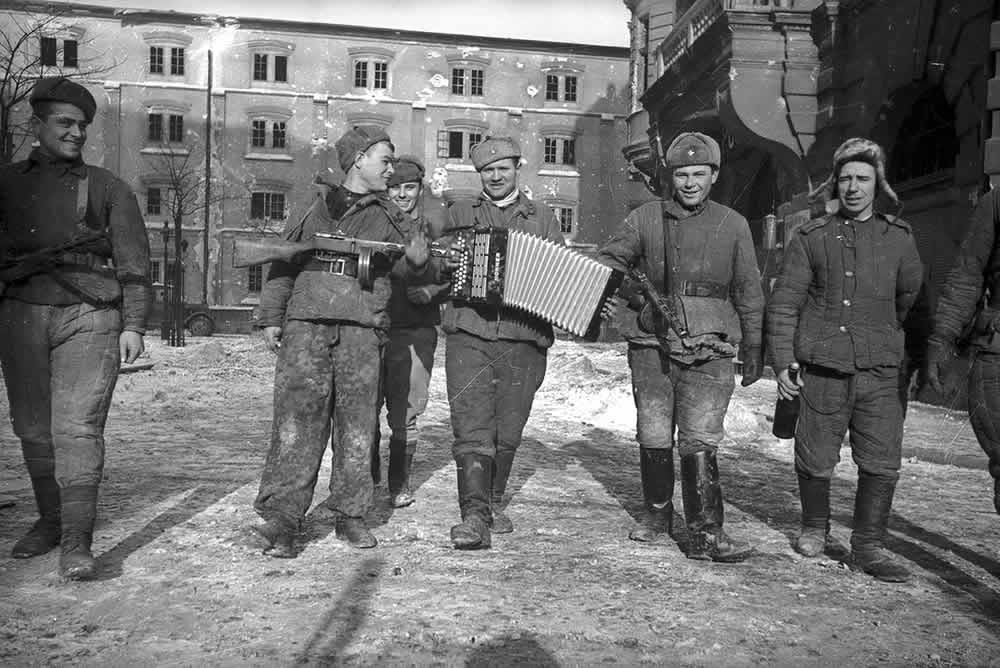 A black-and-white photo of Soviet soldier