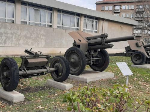 122-mm Soviet howitzer