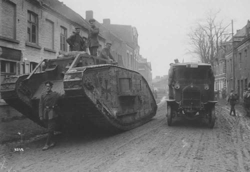 german-wwi-tank-on-advance